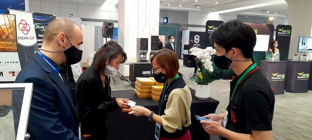 giving biz card to visitor